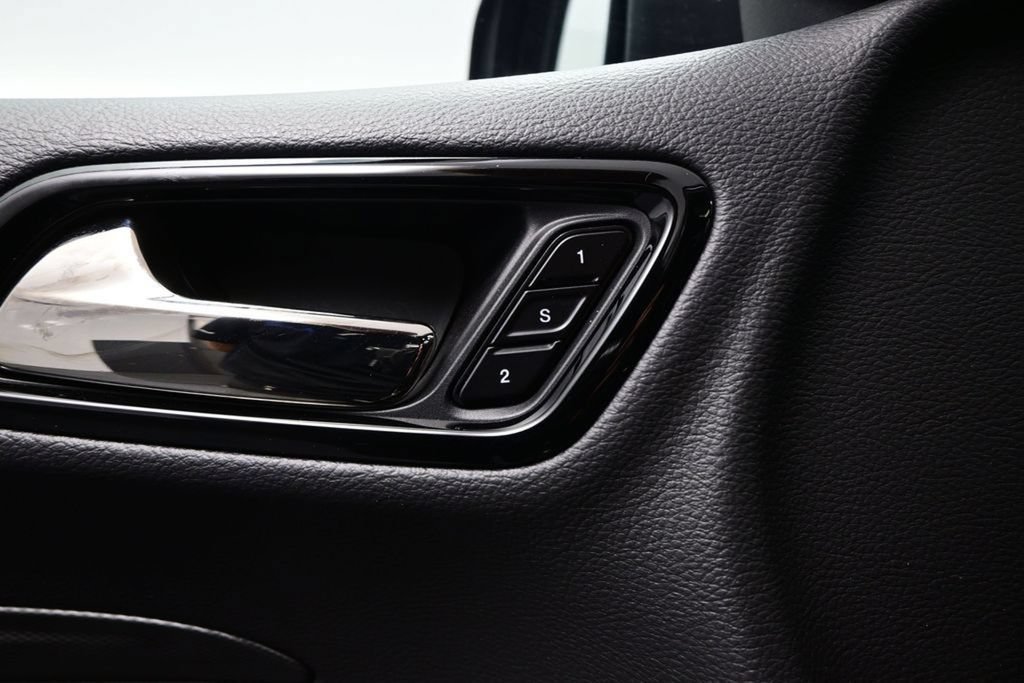 Used 2025 Dodge Durango GT AWD/4WD image 16