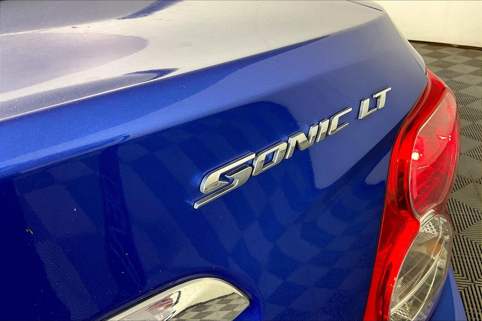 Used 2016 Chevrolet Sonic LT FWD image 23