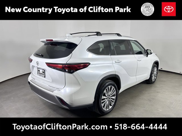 Used 2023 Toyota Highlander Platinum image 3