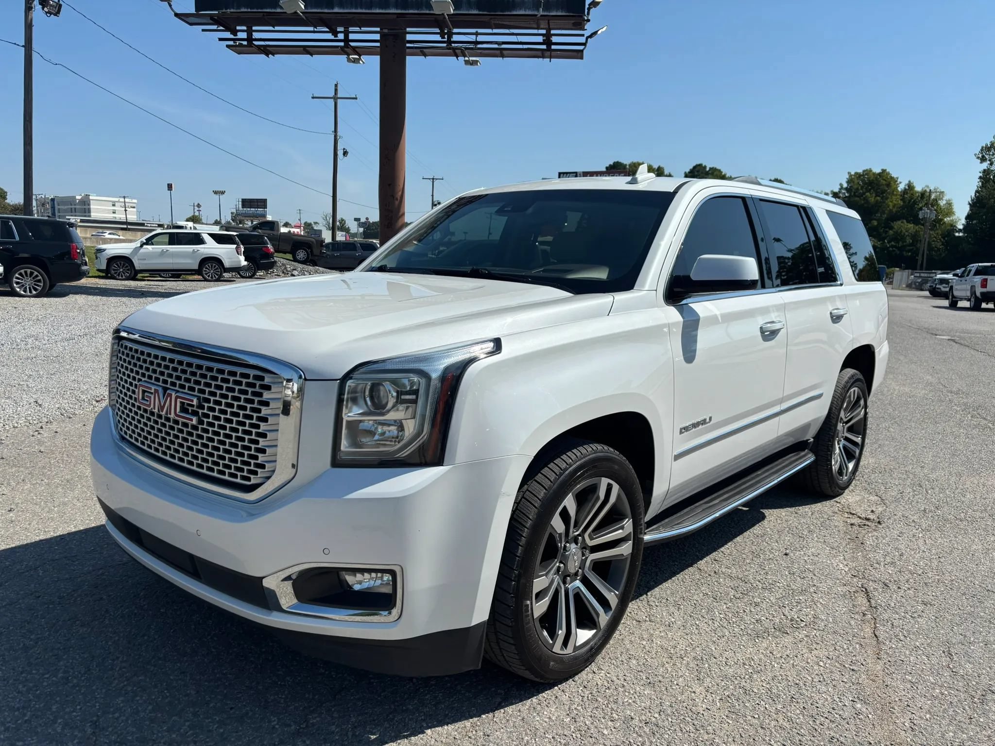 Used 2017 GMC Yukon Denali w/ Open Road Package AWD/4WD image 9