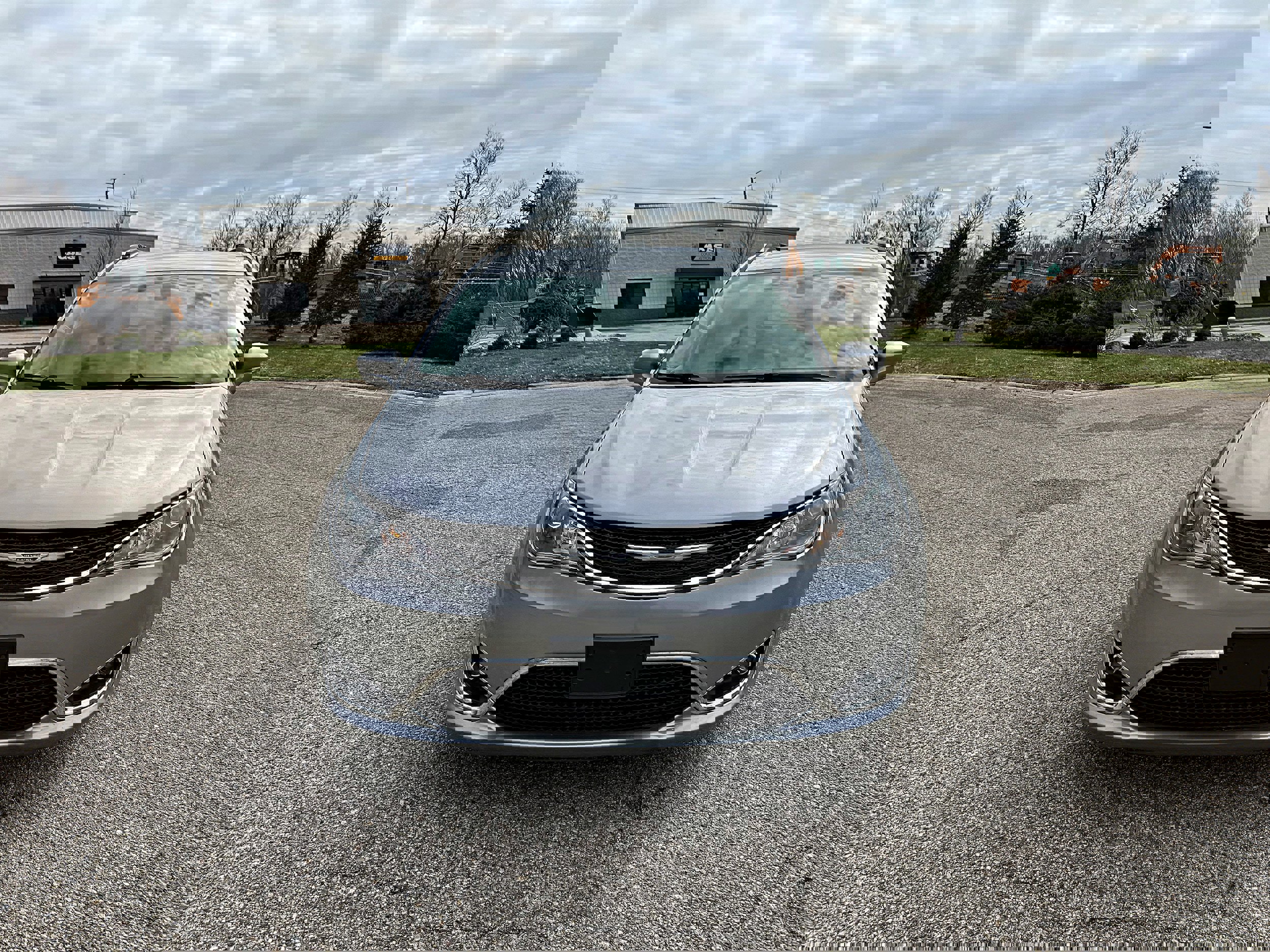 Used 2020 Chrysler Pacifica Touring-L image 4