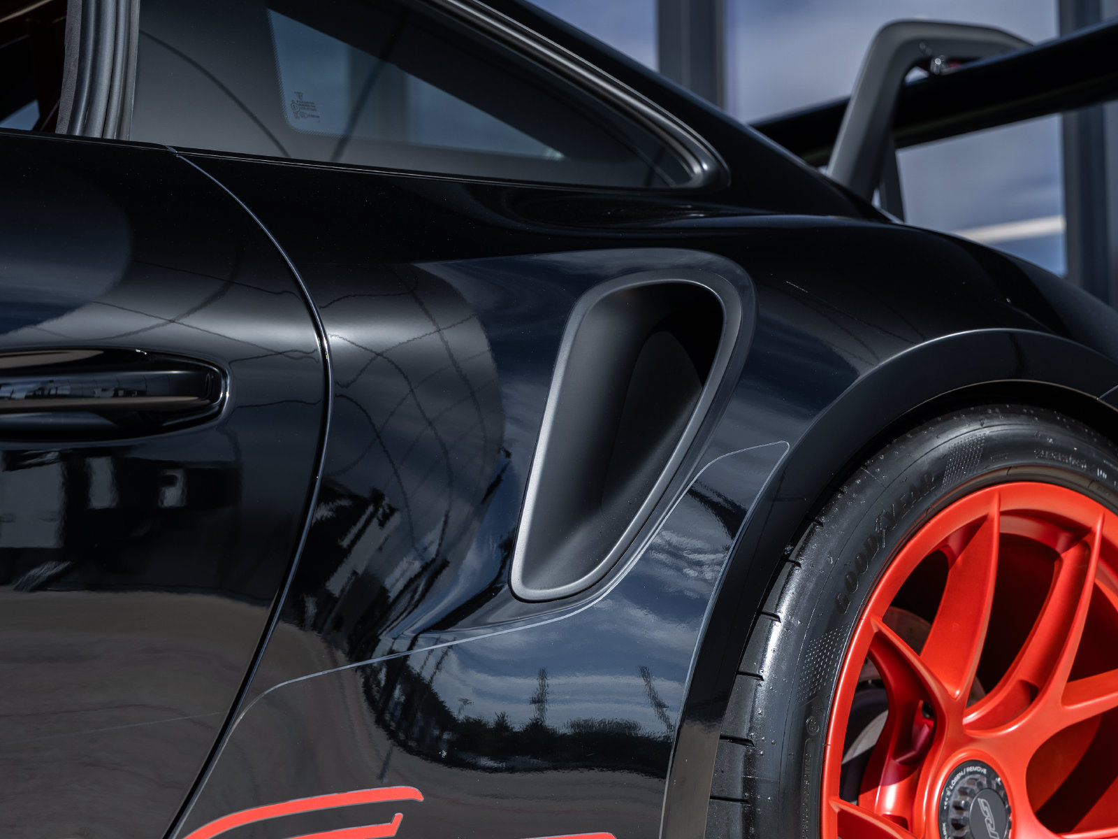 Certified 2023 Porsche 911 GT3 RS RWD image 29