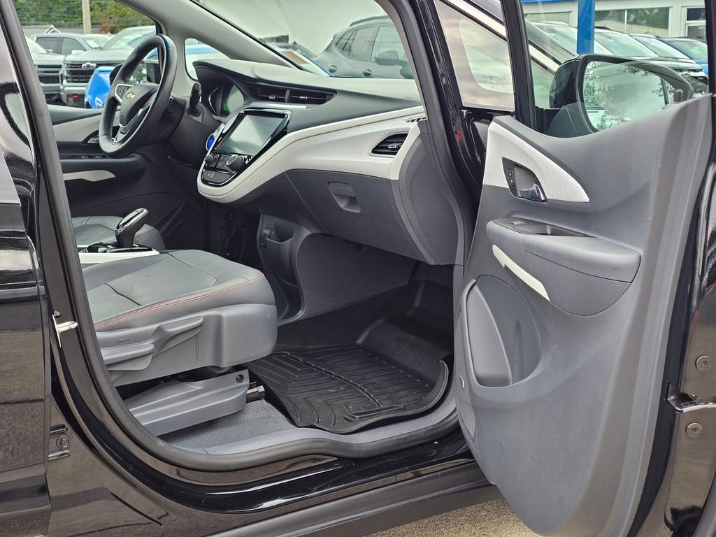 Used 2020 Chevrolet Bolt Premier w/ Infotainment Package FWD image 14