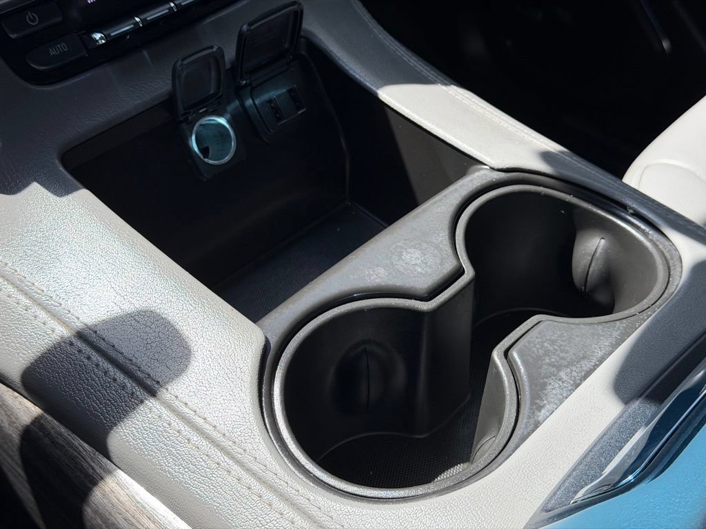Used 2018 Chevrolet Suburban LT AWD/4WD image 14