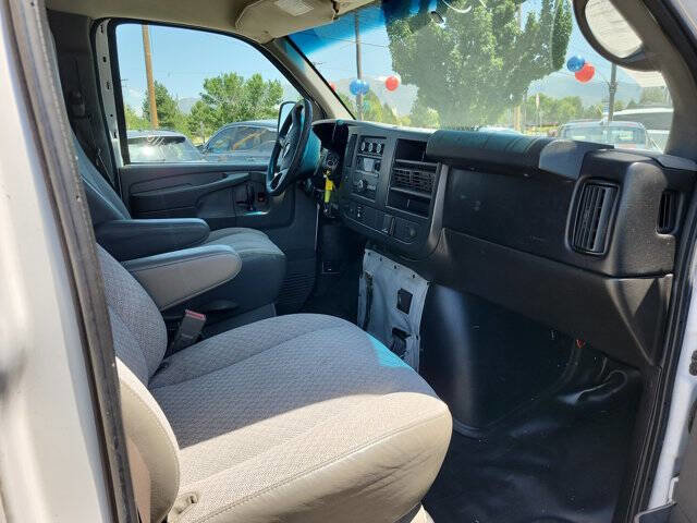 Used 2015 Chevrolet Express 3500 Extended image 17