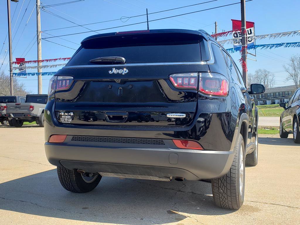 Used 2024 Jeep Compass Latitude image 3