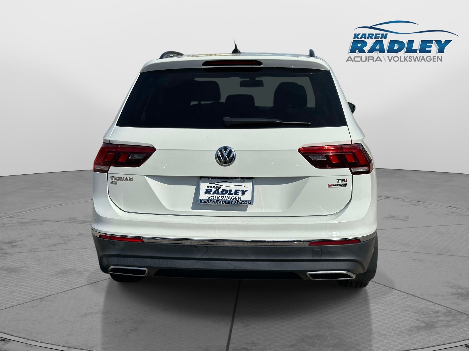 Used 2018 Volkswagen Tiguan SE w/ Panoramic Sunroof Package AWD/4WD image 3
