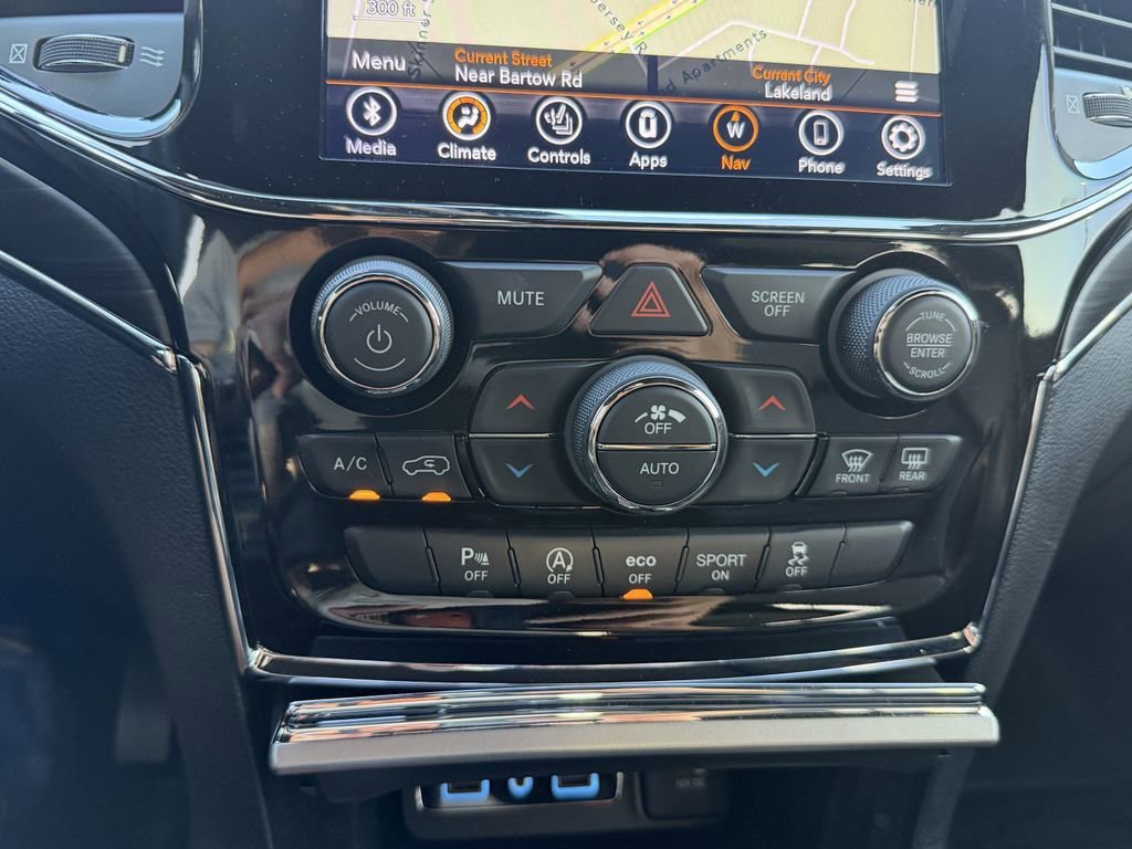 Used 2021 Jeep Grand Cherokee Limited w/ Luxury Group II RWD image 24