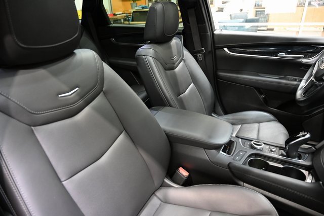 Used 2025 Cadillac XT5 Premium Luxury image 9