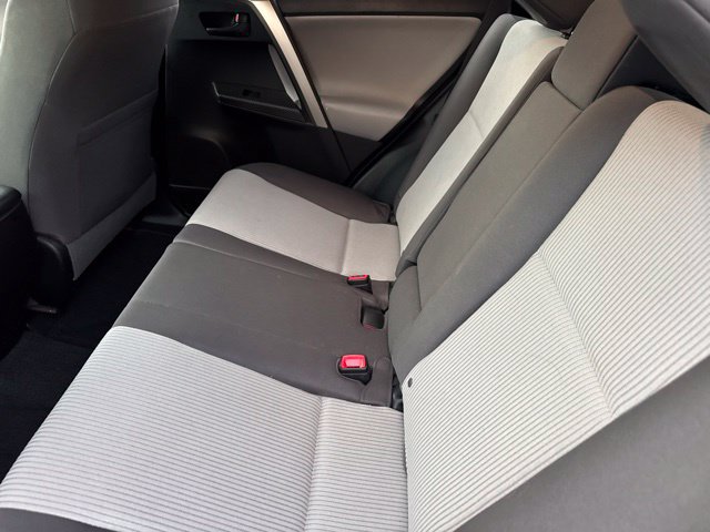 Used 2015 Toyota RAV4 LE AWD/4WD image 10