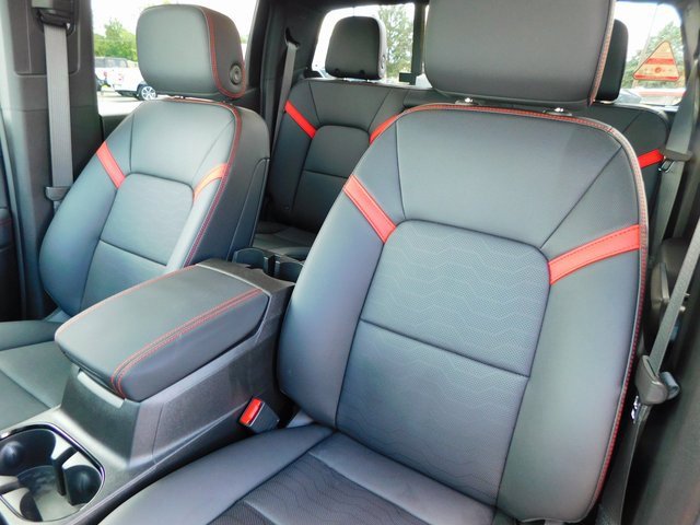 Used 2025 Chevrolet Colorado Z71 w/ Z71 Convenience Package 2 image 19