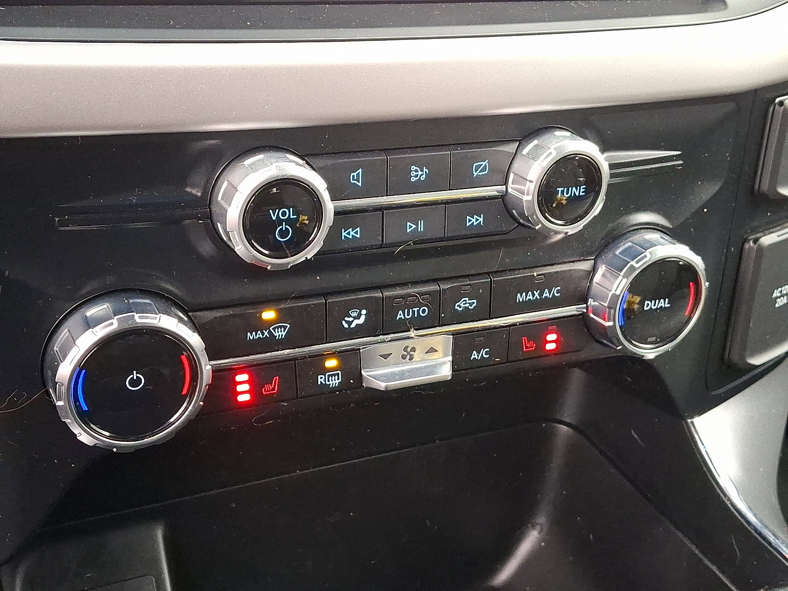 Used 2023 Ford F150 XLT w/ Equipment Group 302A High image 16