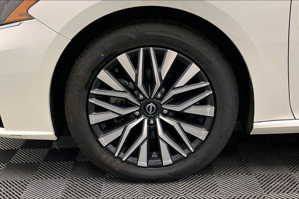 Certified 2024 Nissan Altima 2.5 SV FWD image 7