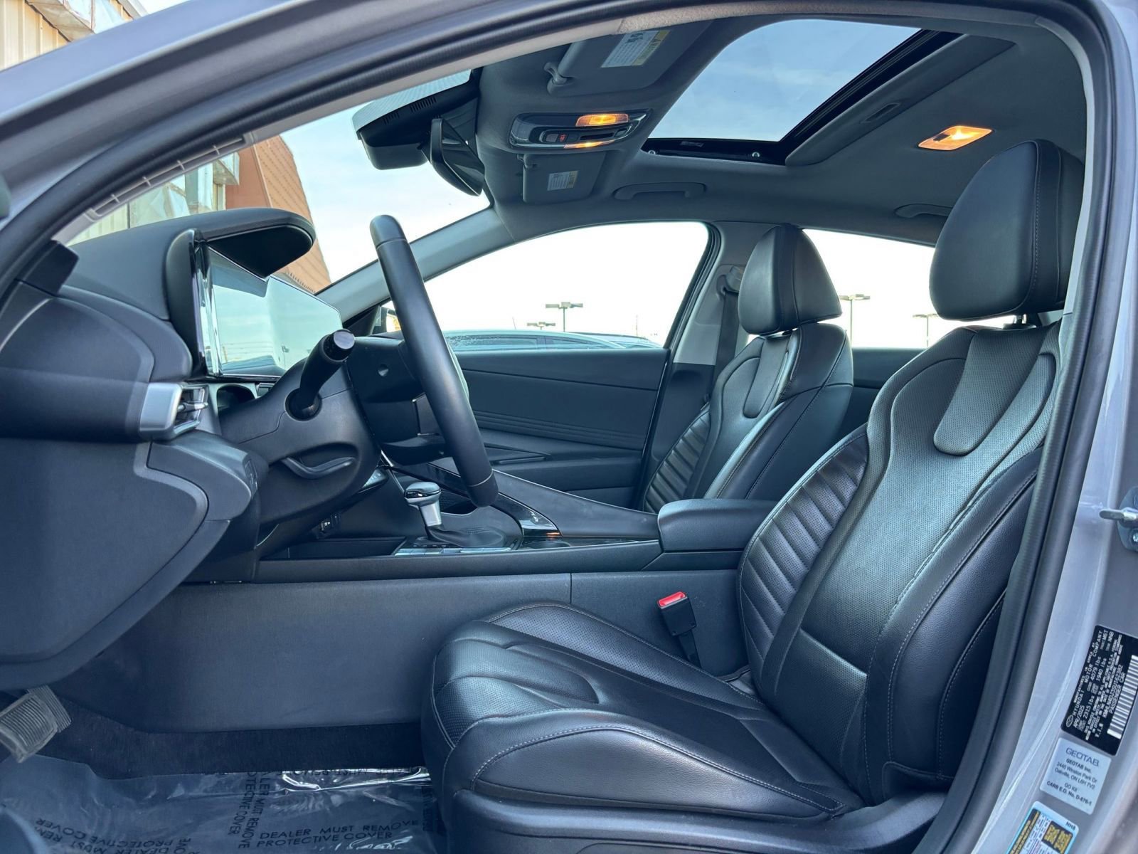 Used 2025 Hyundai Elantra Limited image 28
