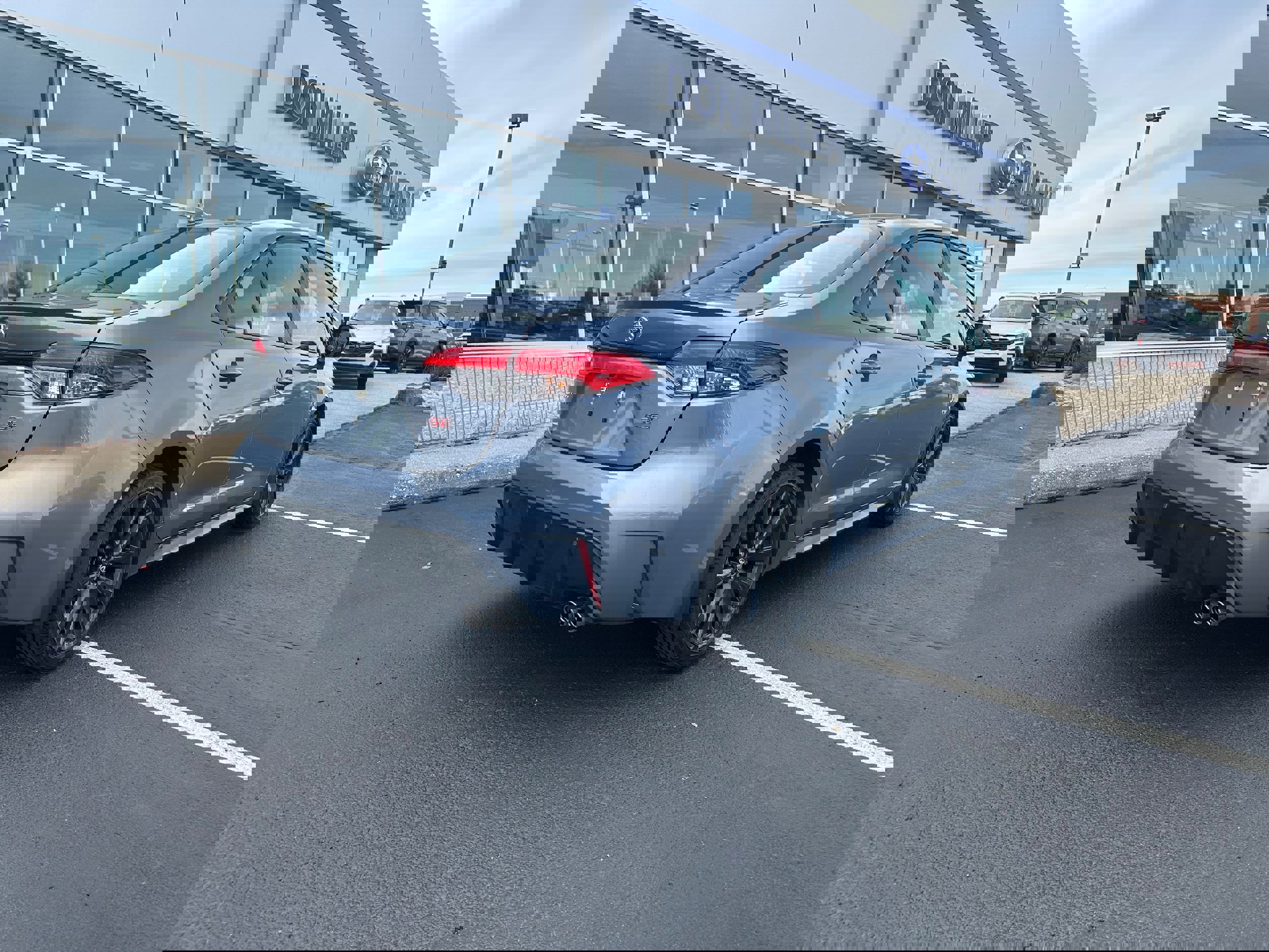 Used 2023 Toyota Corolla SE image 3