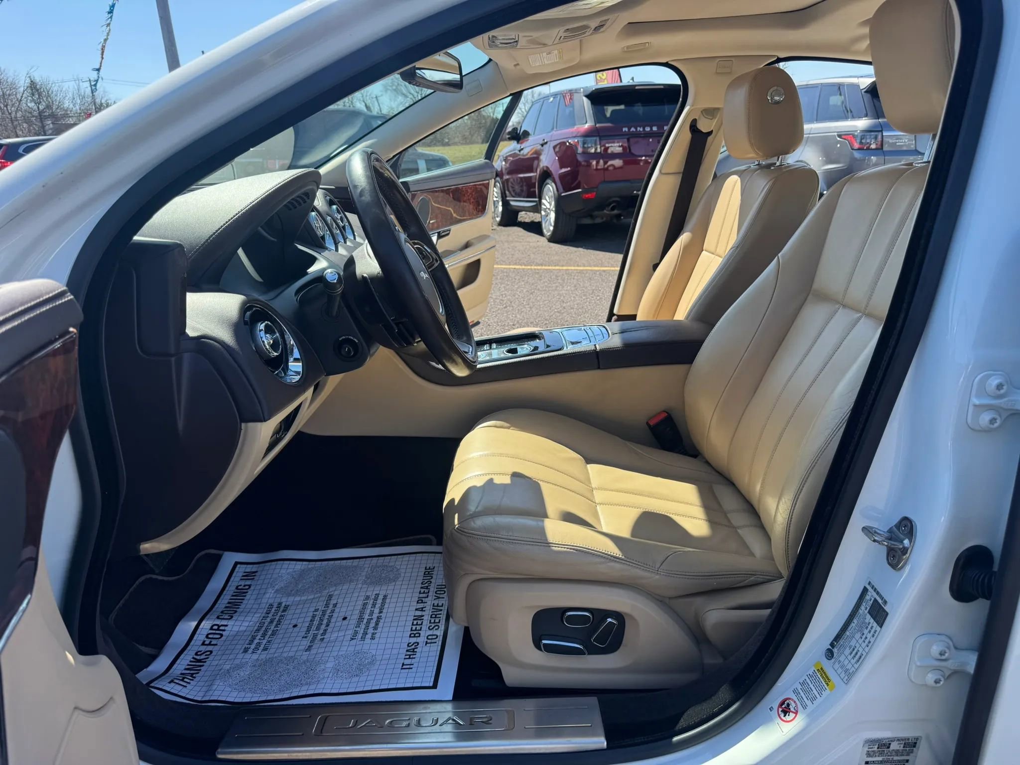 Used 2015 Jaguar XJ image 16