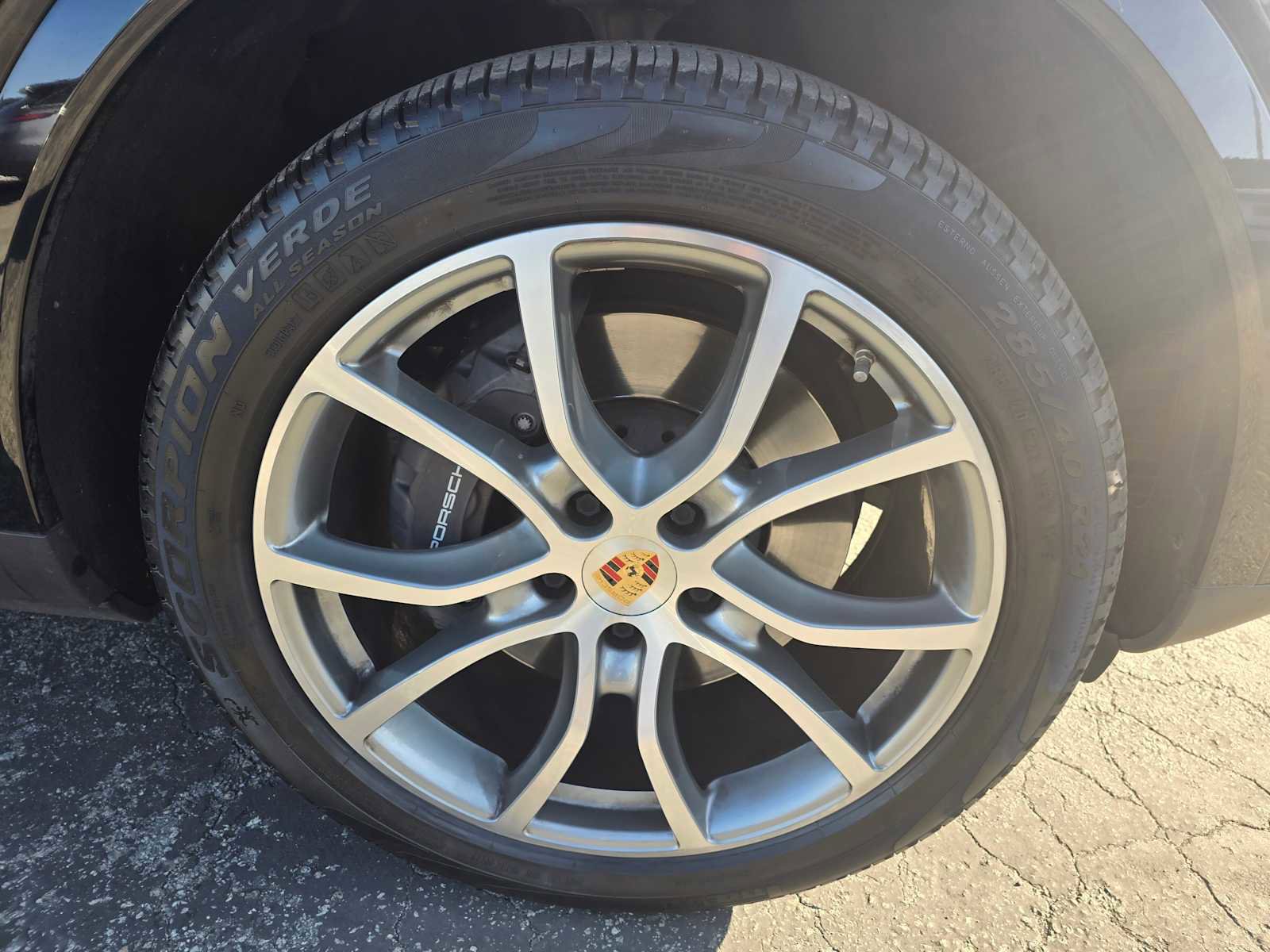 Used 2023 Porsche Cayenne Platinum Edition image 9