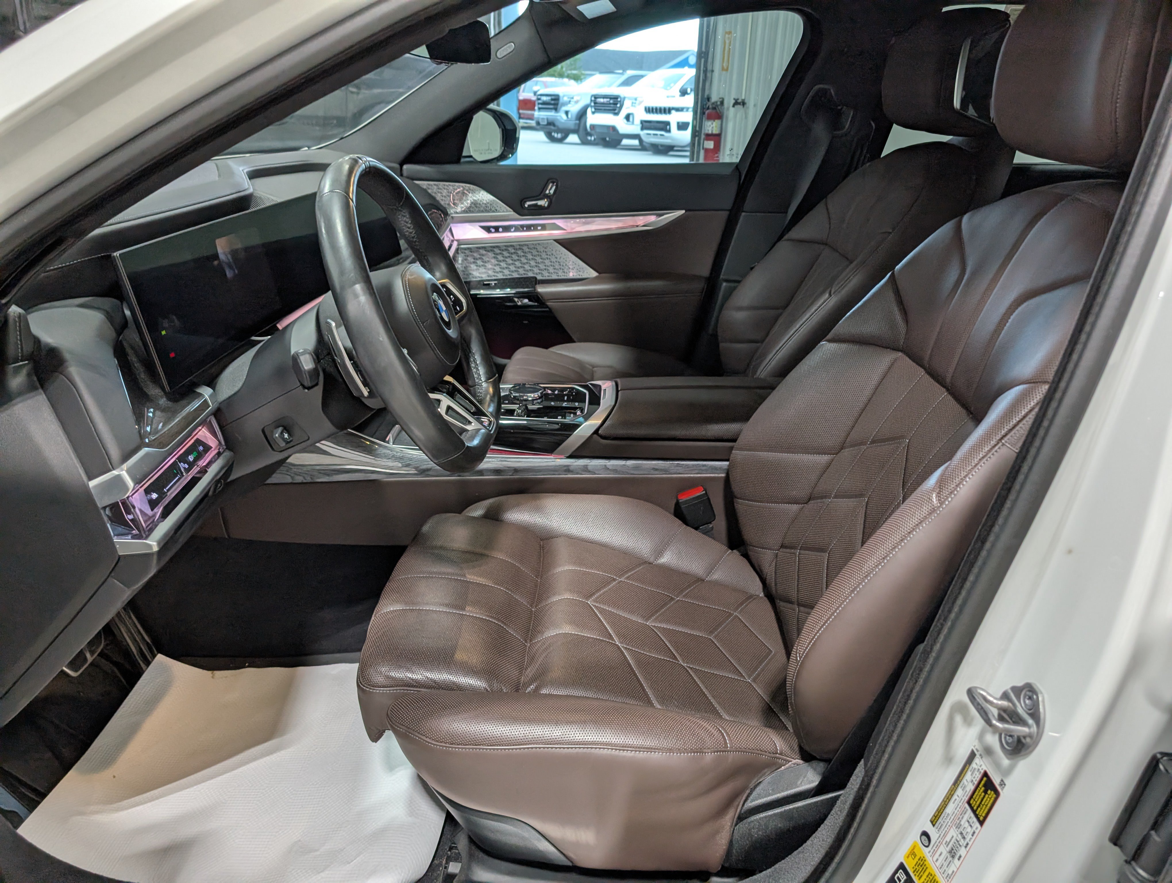Used 2023 BMW 760i xDrive w/ Executive Package AWD/4WD image 14