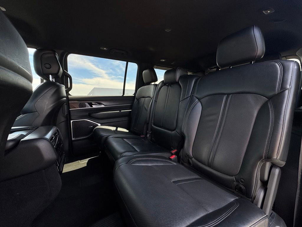 Used 2024 Jeep Wagoneer Series II w/ Flexible Seating Group RWD image 18