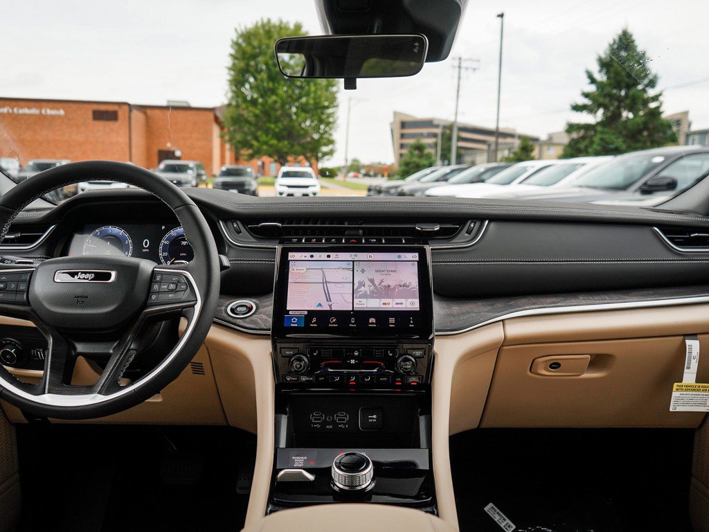 New 2025 Jeep Grand Cherokee Limited w/ Trailer Tow Package image 15