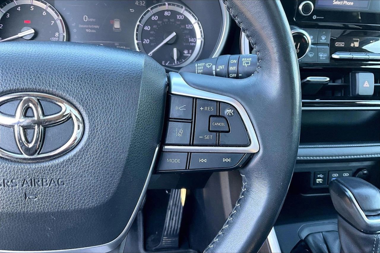 Used 2022 Toyota Highlander XLE image 32