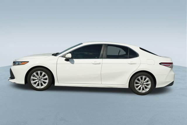 Used 2018 Toyota Camry LE image 4