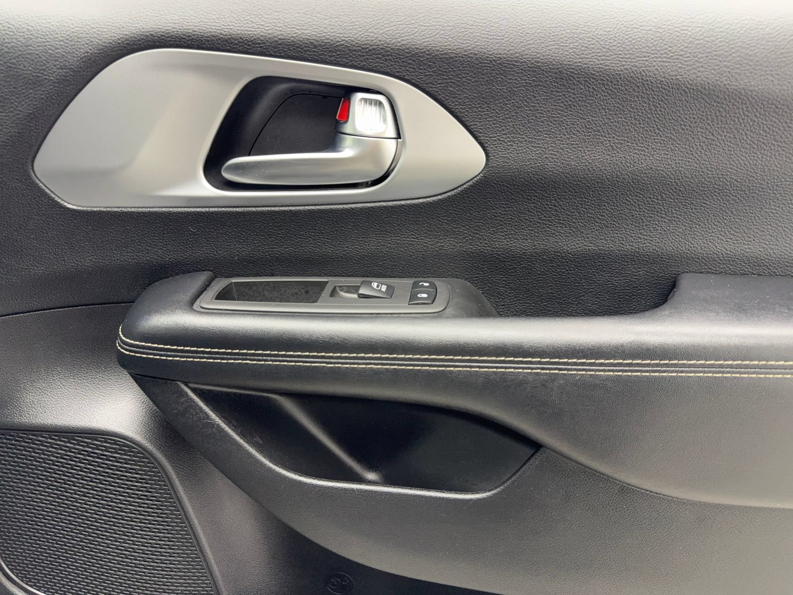 Used 2021 Chrysler Pacifica Touring-L w/ S Appearance Package FWD image 44
