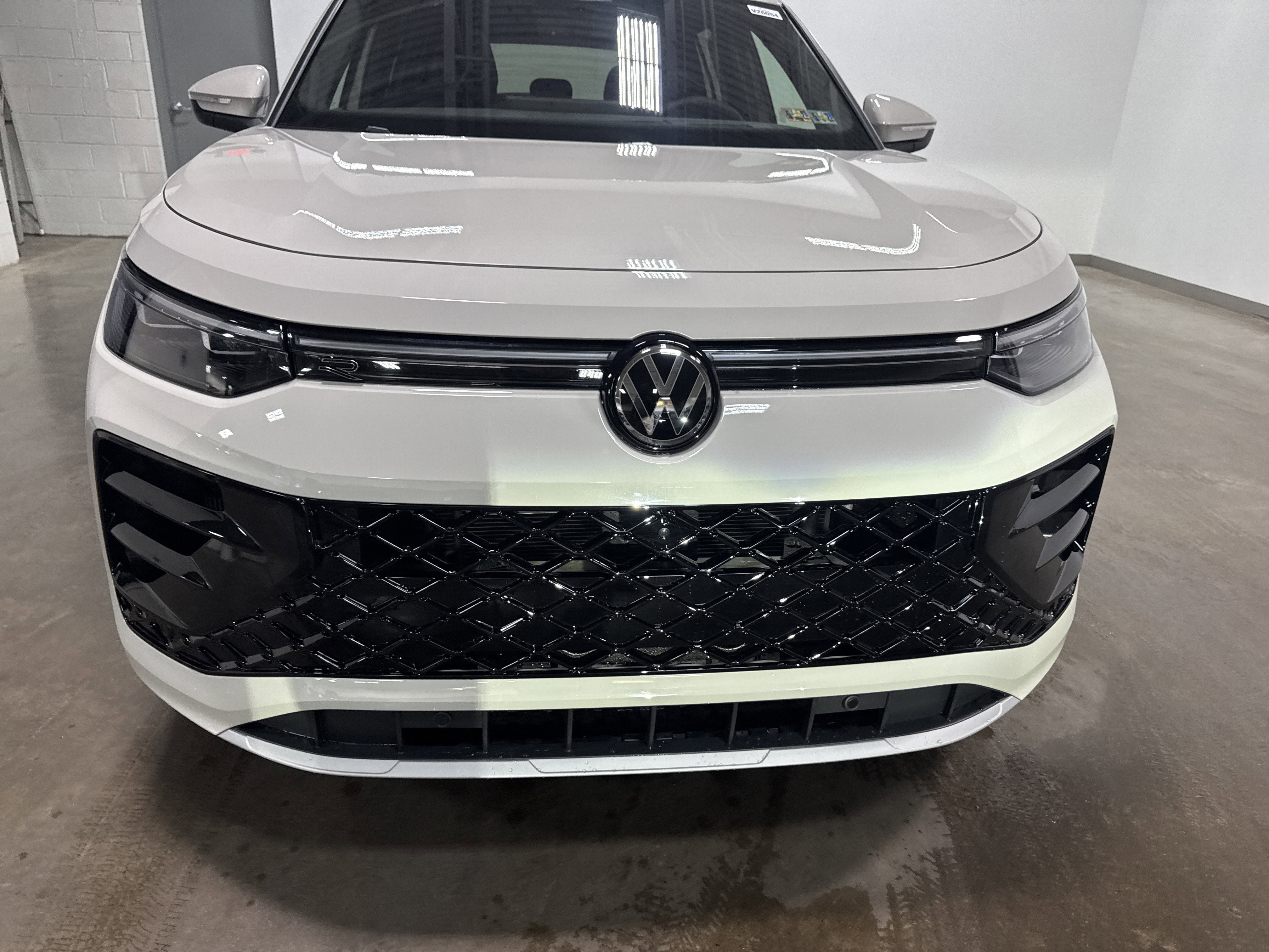 New 2026 Volkswagen Tiguan SEL R-Line AWD/4WD image 8