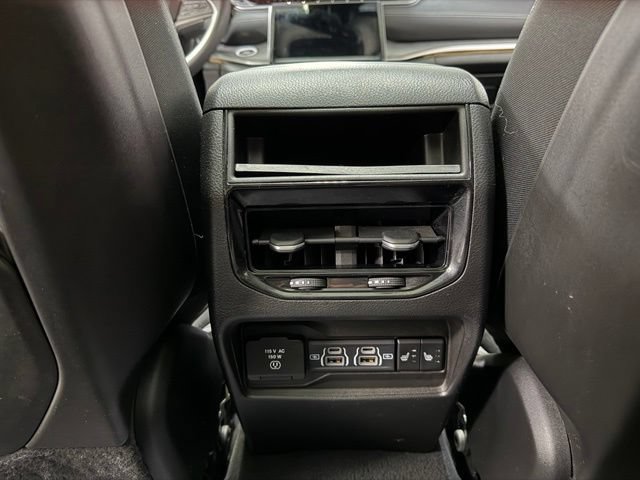 Used 2023 Jeep Grand Cherokee Limited w/ Luxury Tech Group II AWD/4WD image 13