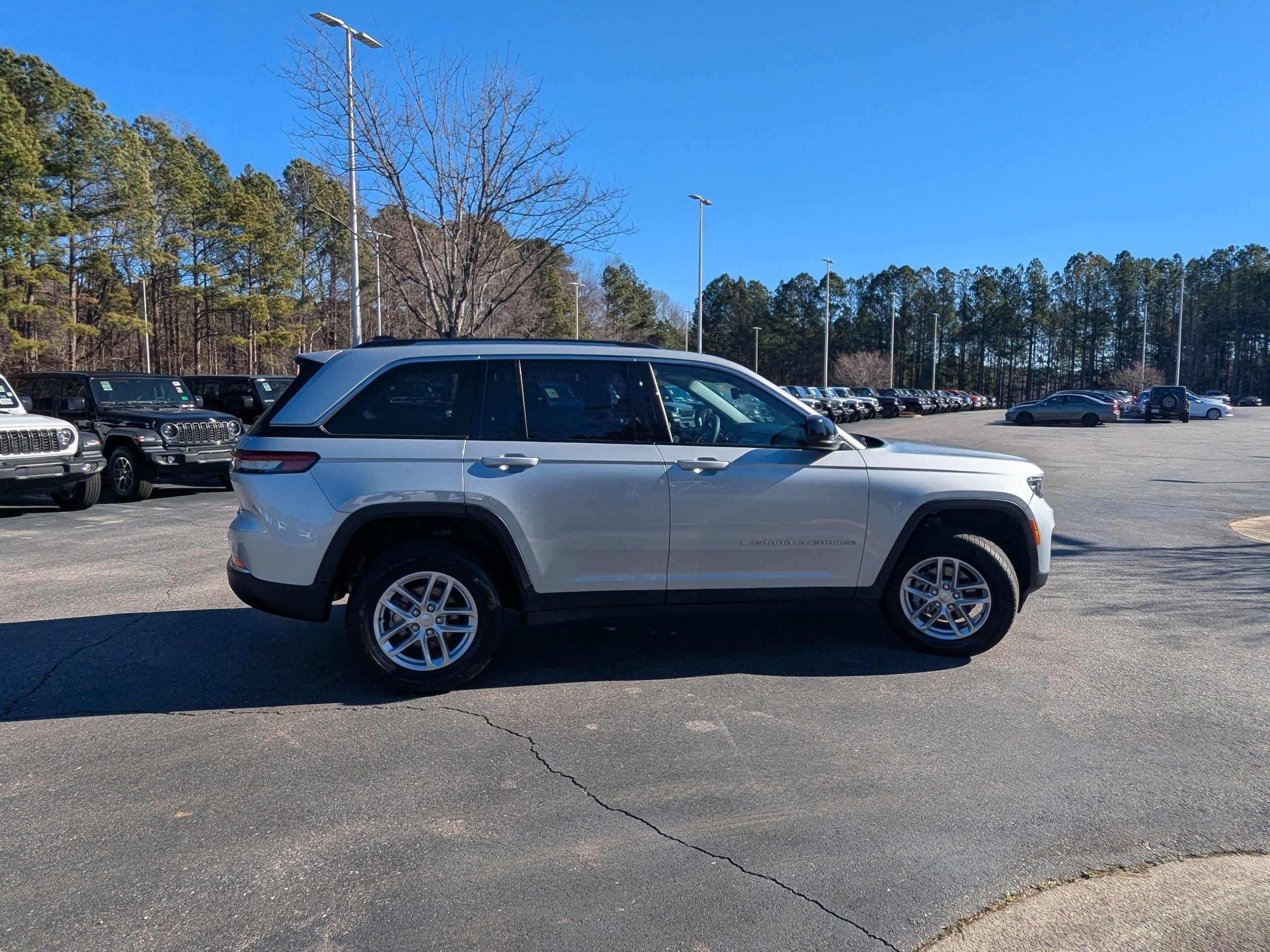 Certified 2023 Jeep Grand Cherokee Laredo X image 4