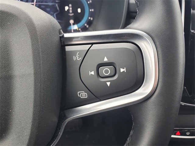 Used 2025 Volvo XC40 B5 Core image 20