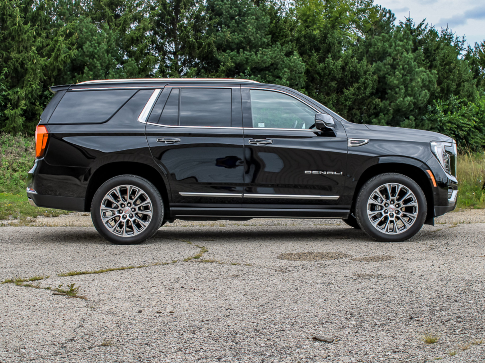 Used 2026 GMC Yukon Denali w/ Sun & Power Step Package AWD/4WD image 2