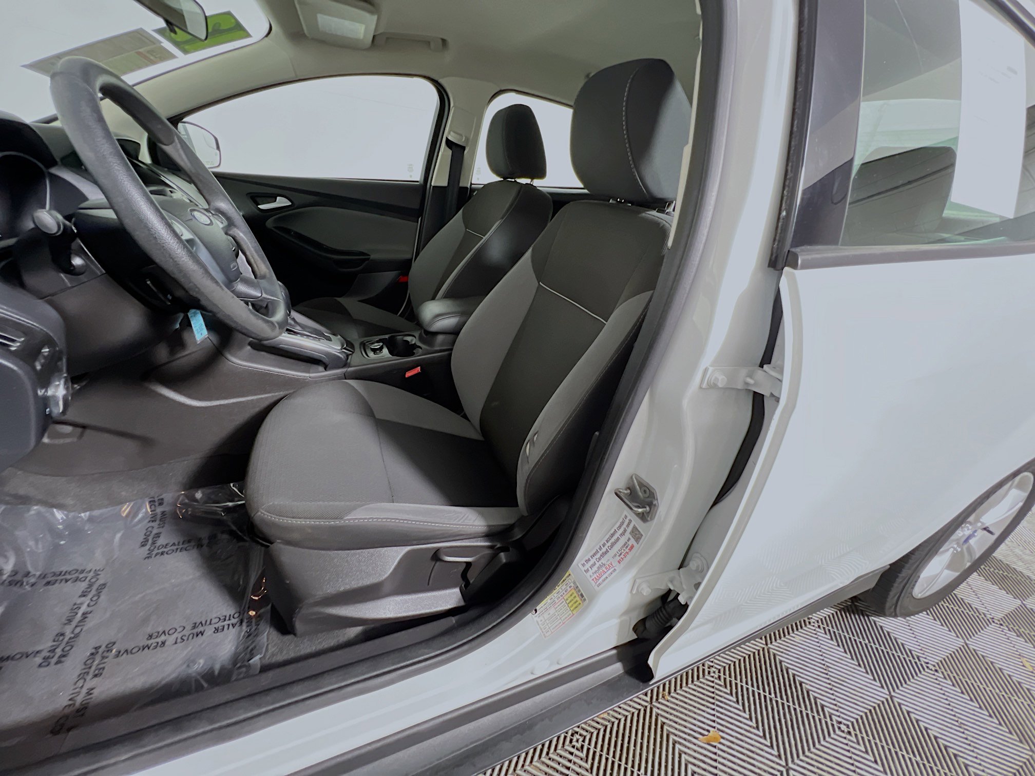 Used 2013 Ford Focus SE w/ SE Winter Pkg image 15