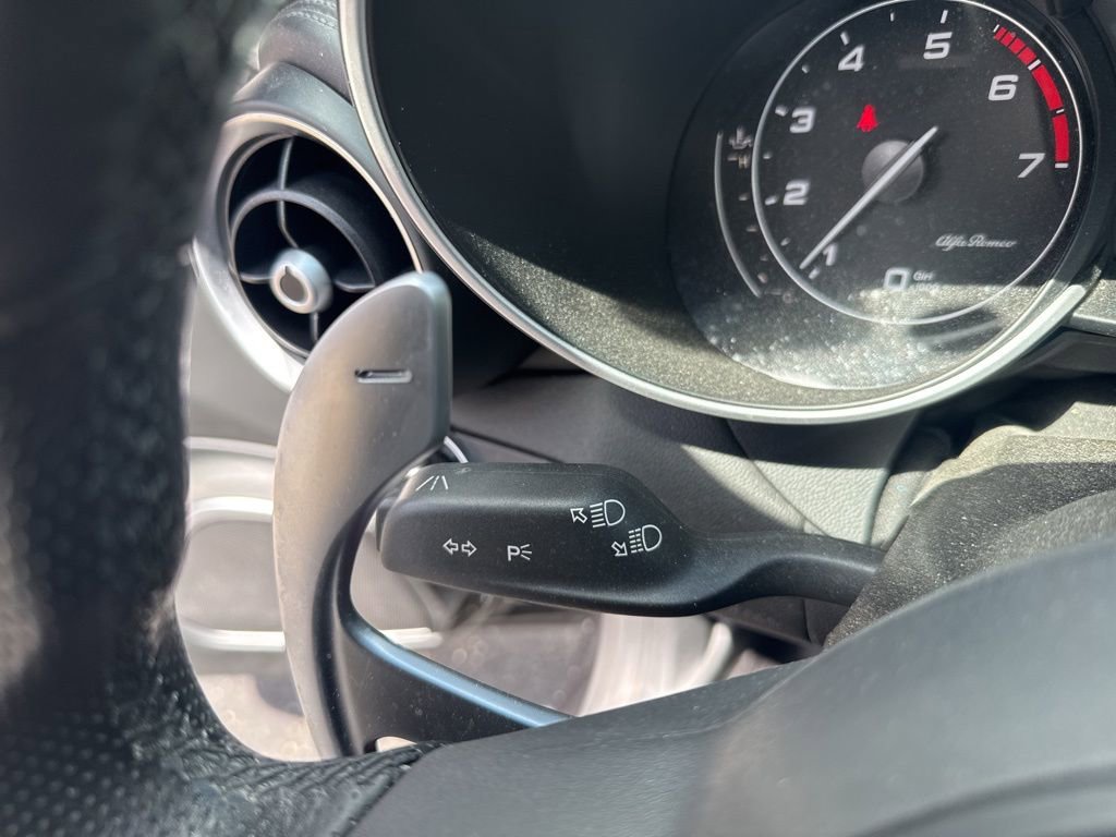 Used 2023 Alfa Romeo Giulia Veloce image 37