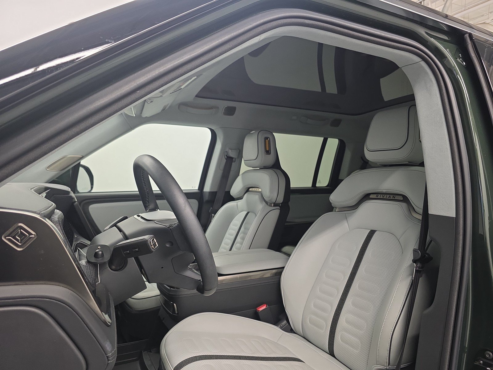 Used 2024 Rivian R1S Adventure AWD/4WD image 20
