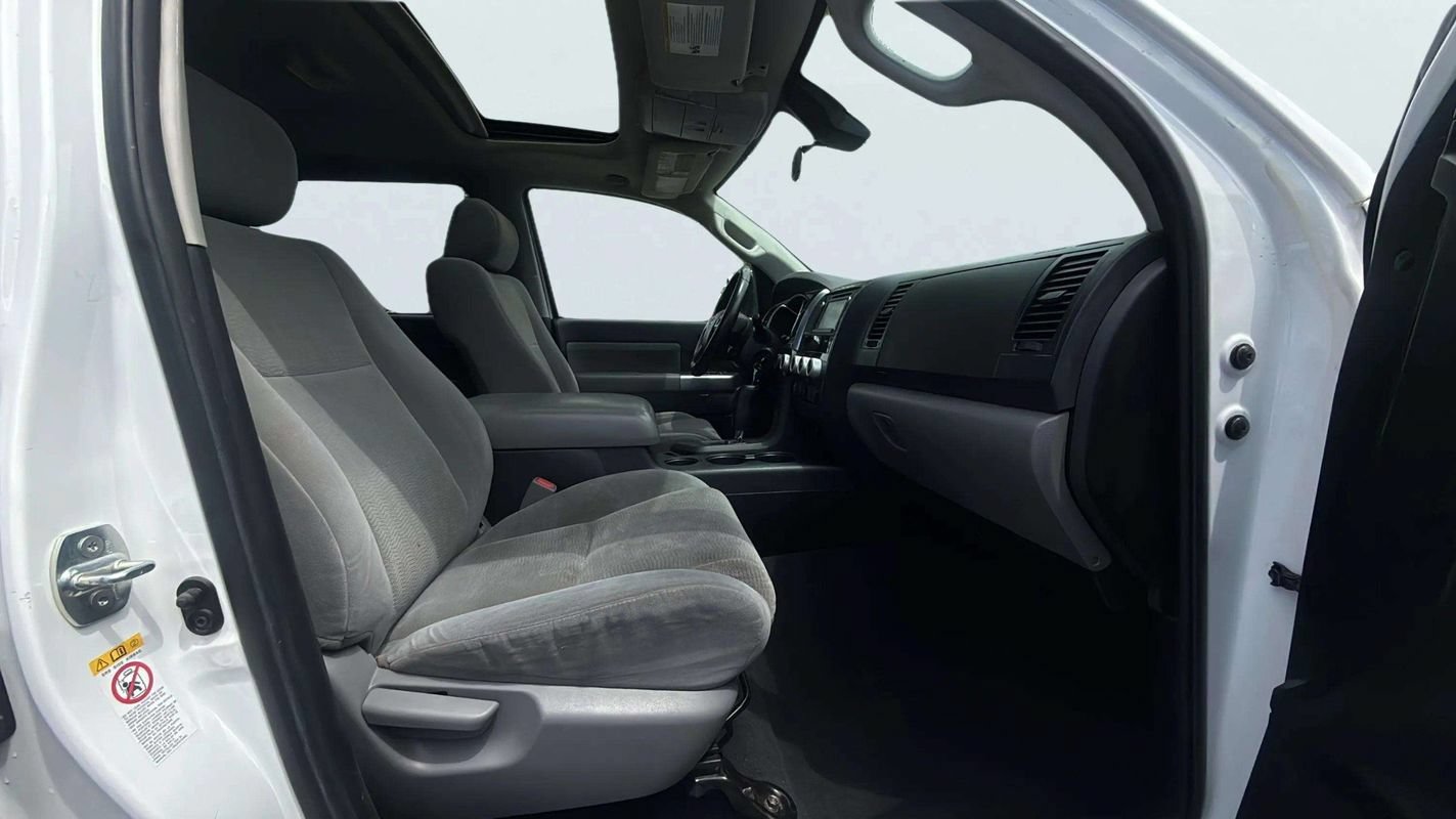 Used 2019 Toyota Sequoia SR5 AWD/4WD image 21