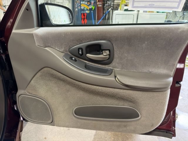 Used 2001 Chevrolet Lumina w/ Preferred Equipment Group FWD image 22