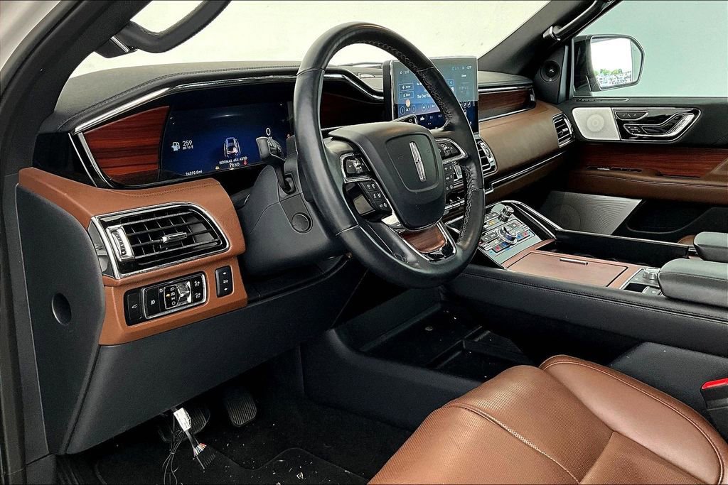 Used 2024 Lincoln Navigator L Reserve image 17