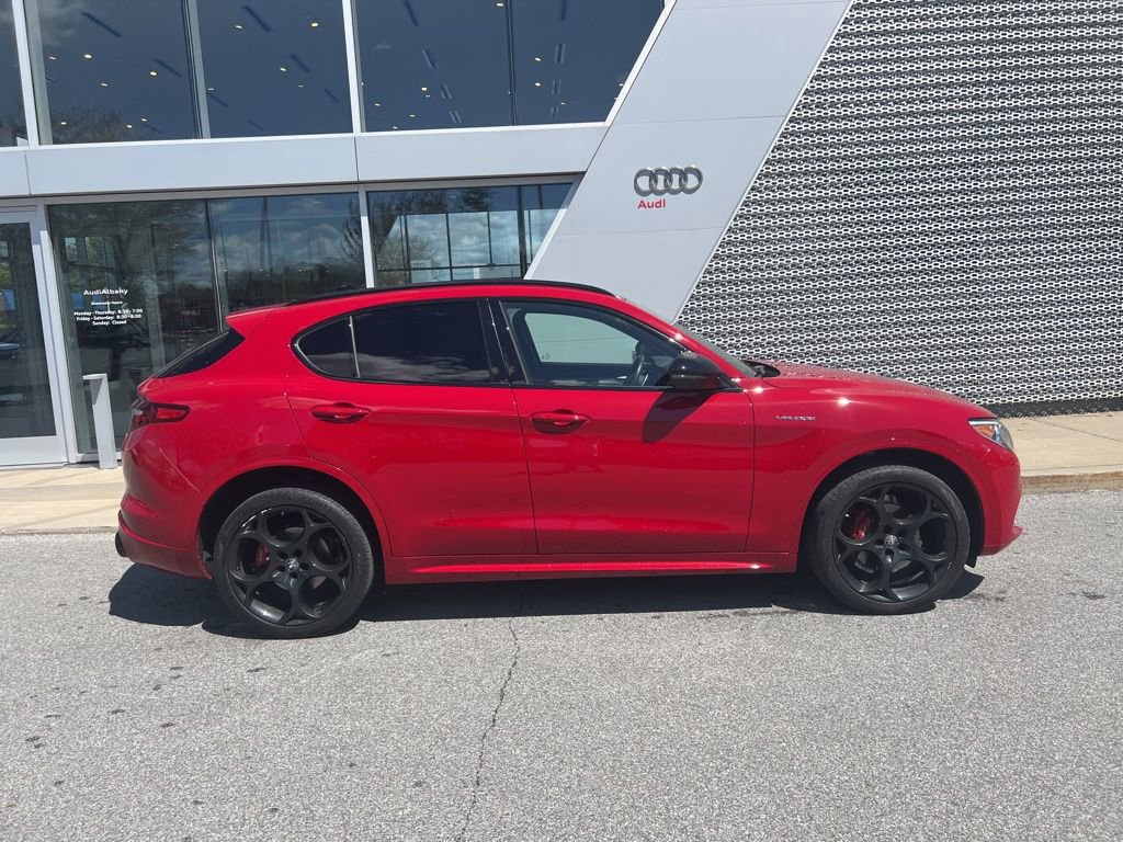 Used 2023 Alfa Romeo Stelvio Veloce AWD/4WD image 16