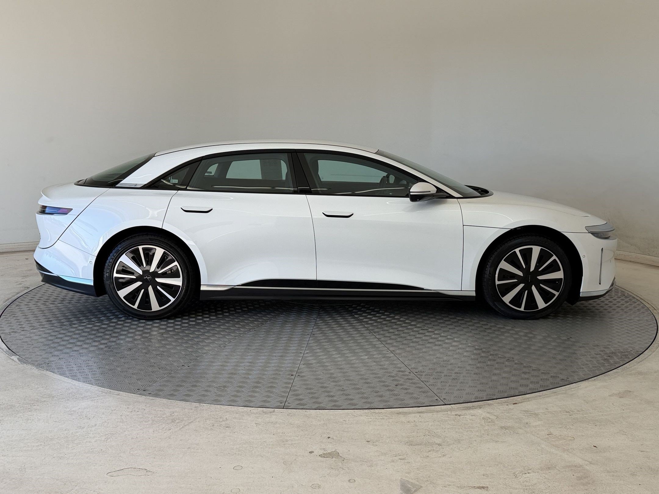 Used 2025 Lucid Air Touring AWD/4WD image 8