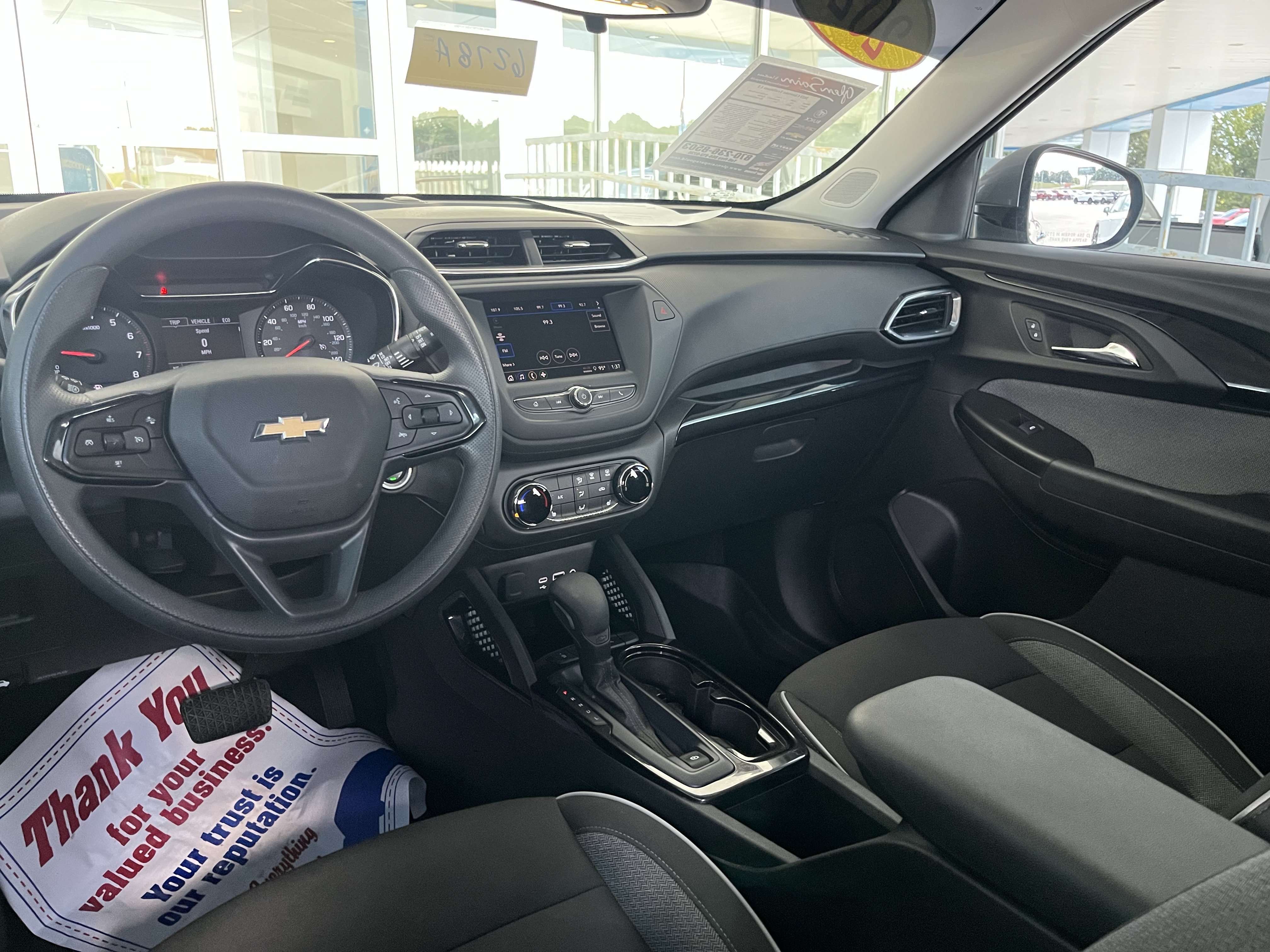 Used 2023 Chevrolet TrailBlazer LT FWD image 2