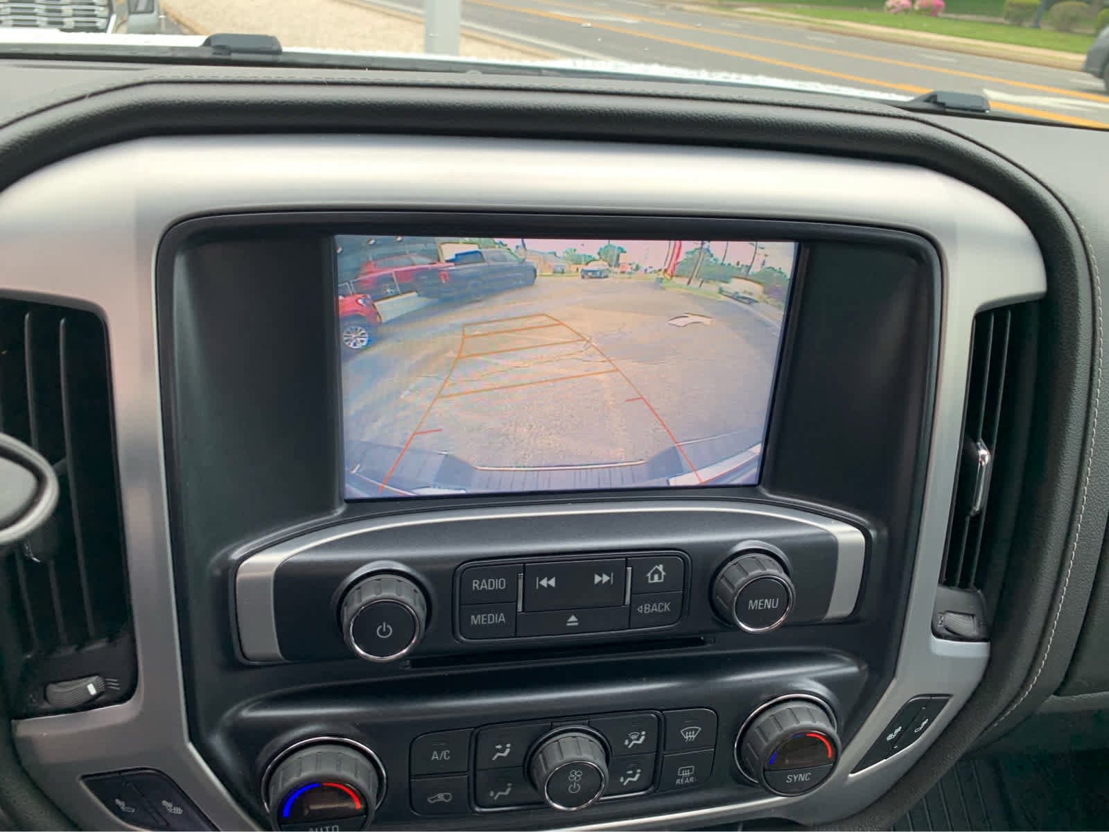 Used 2018 GMC Sierra 1500 SLE w/ SLE Value Package AWD/4WD image 17
