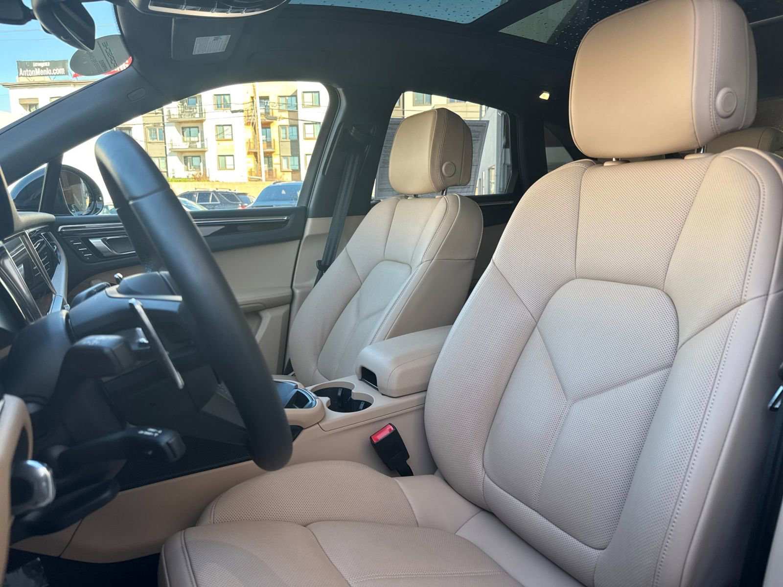 Certified 2025 Porsche Macan image 5