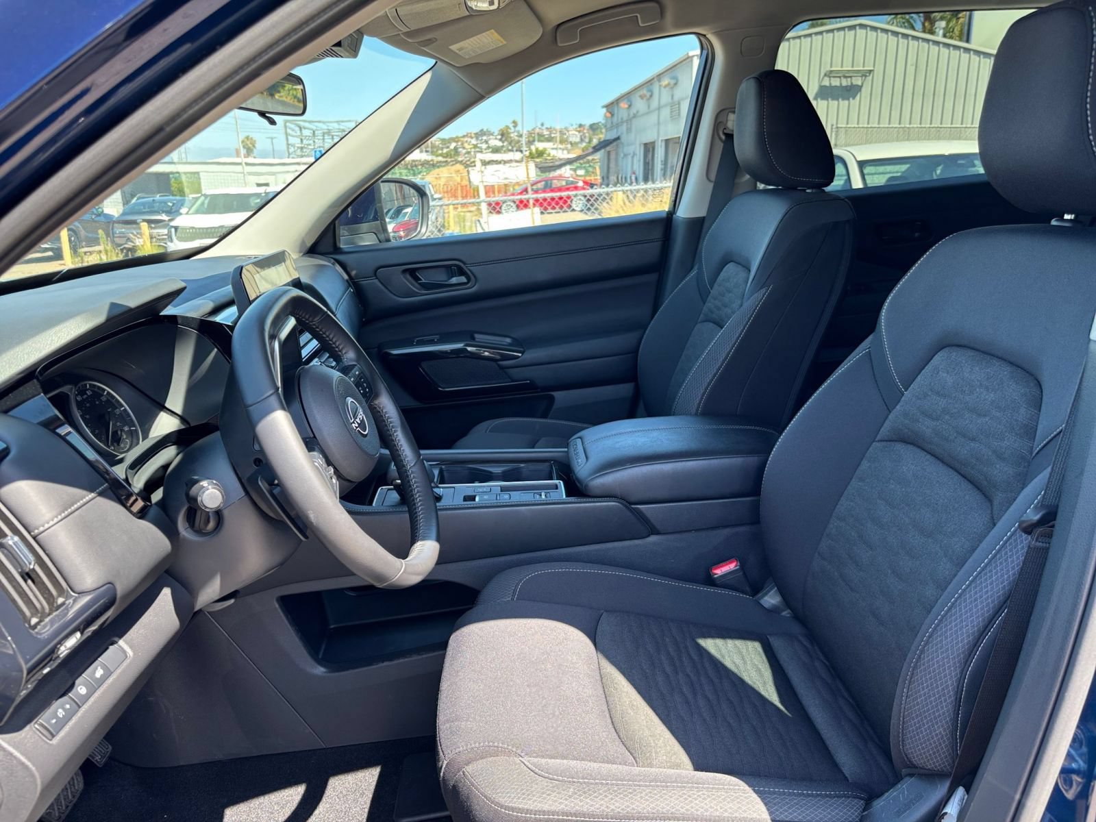 Used 2025 Nissan Pathfinder SV FWD image 28