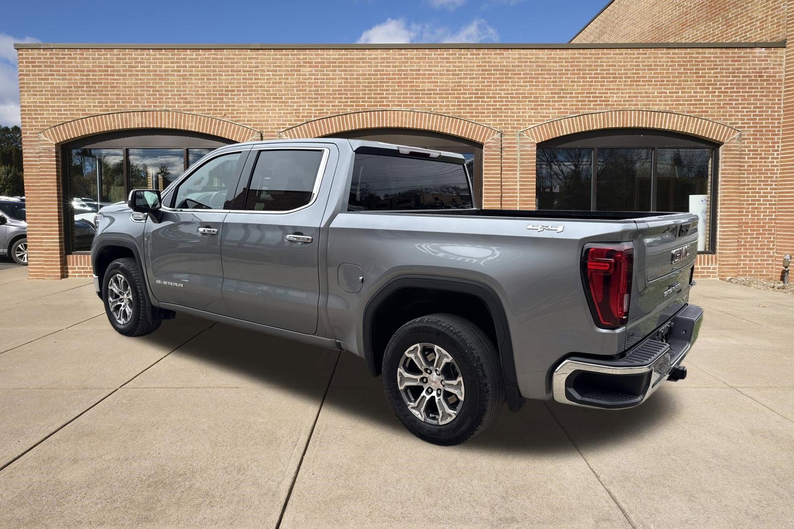 Used 2025 GMC Sierra 1500 SLT image 6