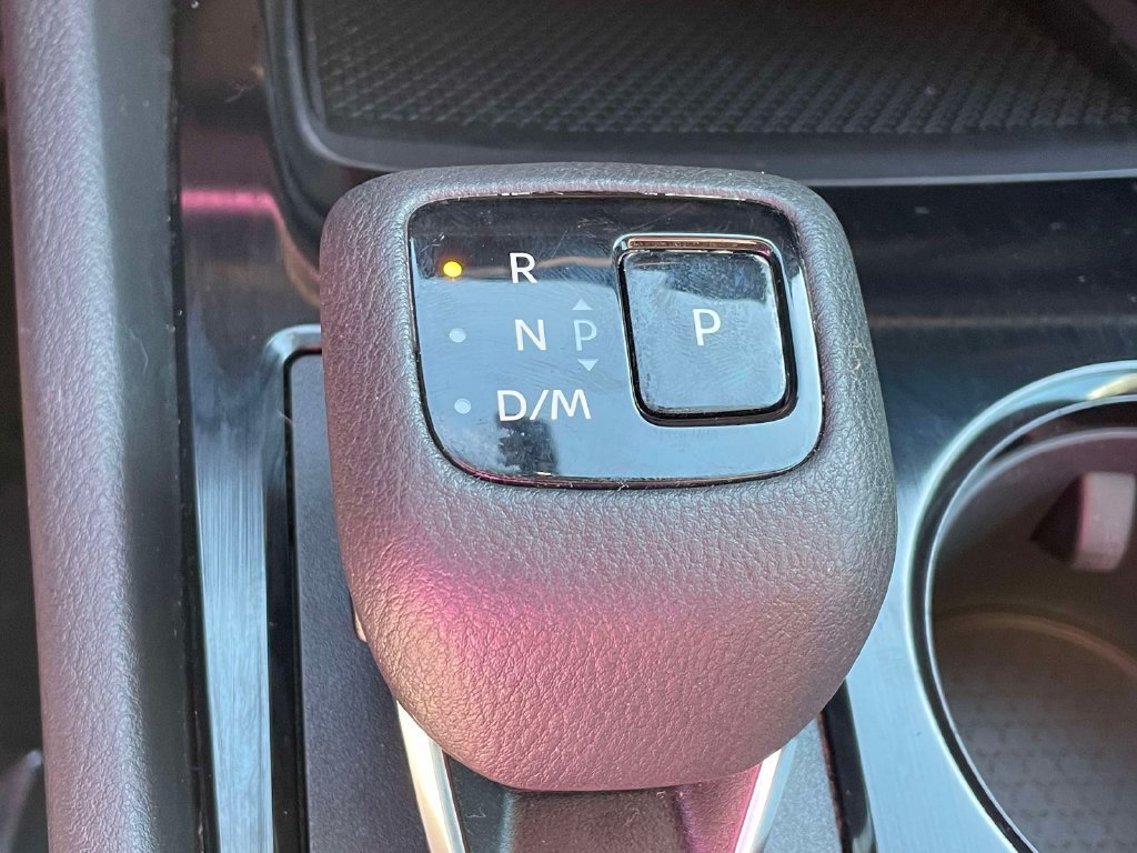 Used 2025 Nissan Rogue S AWD/4WD image 28