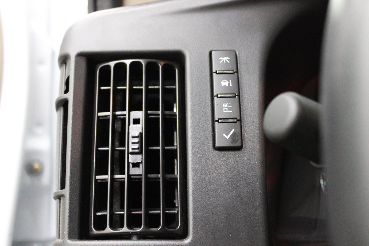 Used 2025 Chevrolet Express 2500 w/ Driver Convenience Package RWD image 18