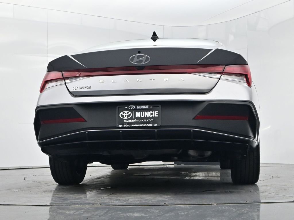 Used 2025 Hyundai Elantra SEL image 45