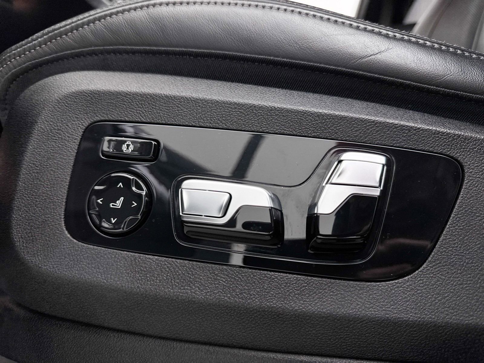 Used 2023 BMW X7 M60i w/ Executive Package AWD/4WD image 31