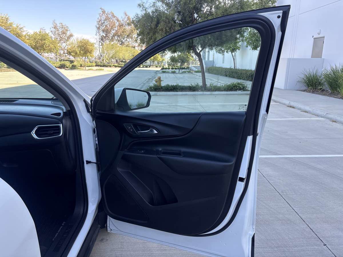 Used 2018 Chevrolet Equinox LT FWD image 15
